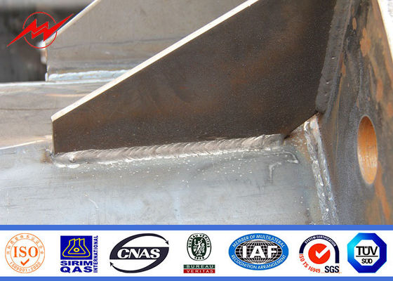 port maritime dégrossi multi de 40m allumant la haute tour de mât avec le système de levage